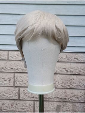 Short Champagne Blonde To Grey Layered Wig